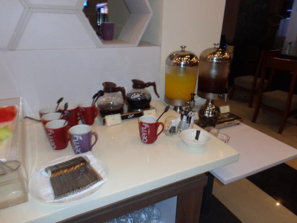 Berry Biz Hotel 세미냑 외부 사진